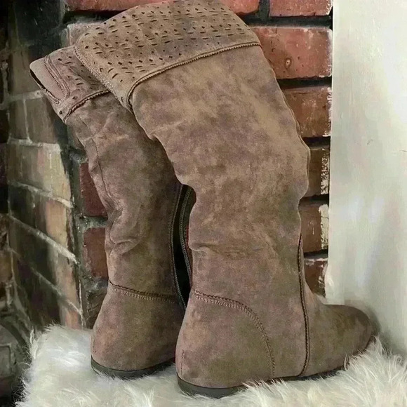 Seven Dials Dillon woman’s fashion boot, size 5.5, brown suede, 10’ zipper - Picture 3 of 8